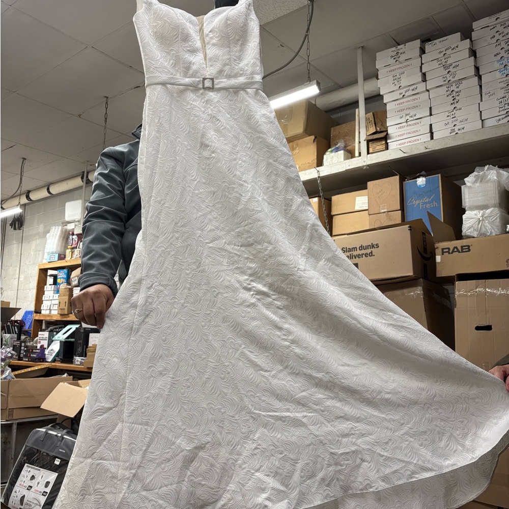 Elegant White Lace Women’s Dress